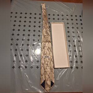 Mochino label tie